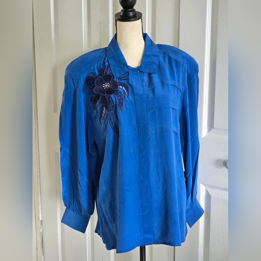✨️Vtg Venechi Silk Blouse